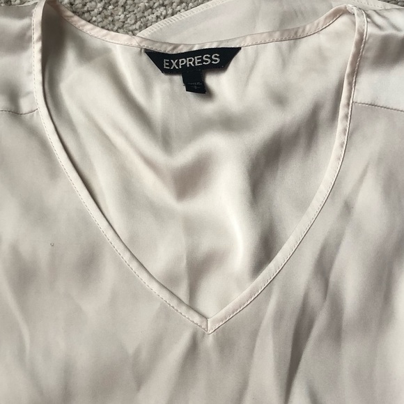 🎆🎇3for$9 Express blouse- short sleeve- v-neck- white- sizeS/M - Picture 2 of 3